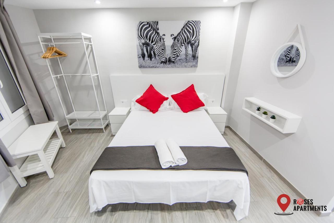 Roses Apartments Red Loft Vista Mar Lateral Bagian luar foto