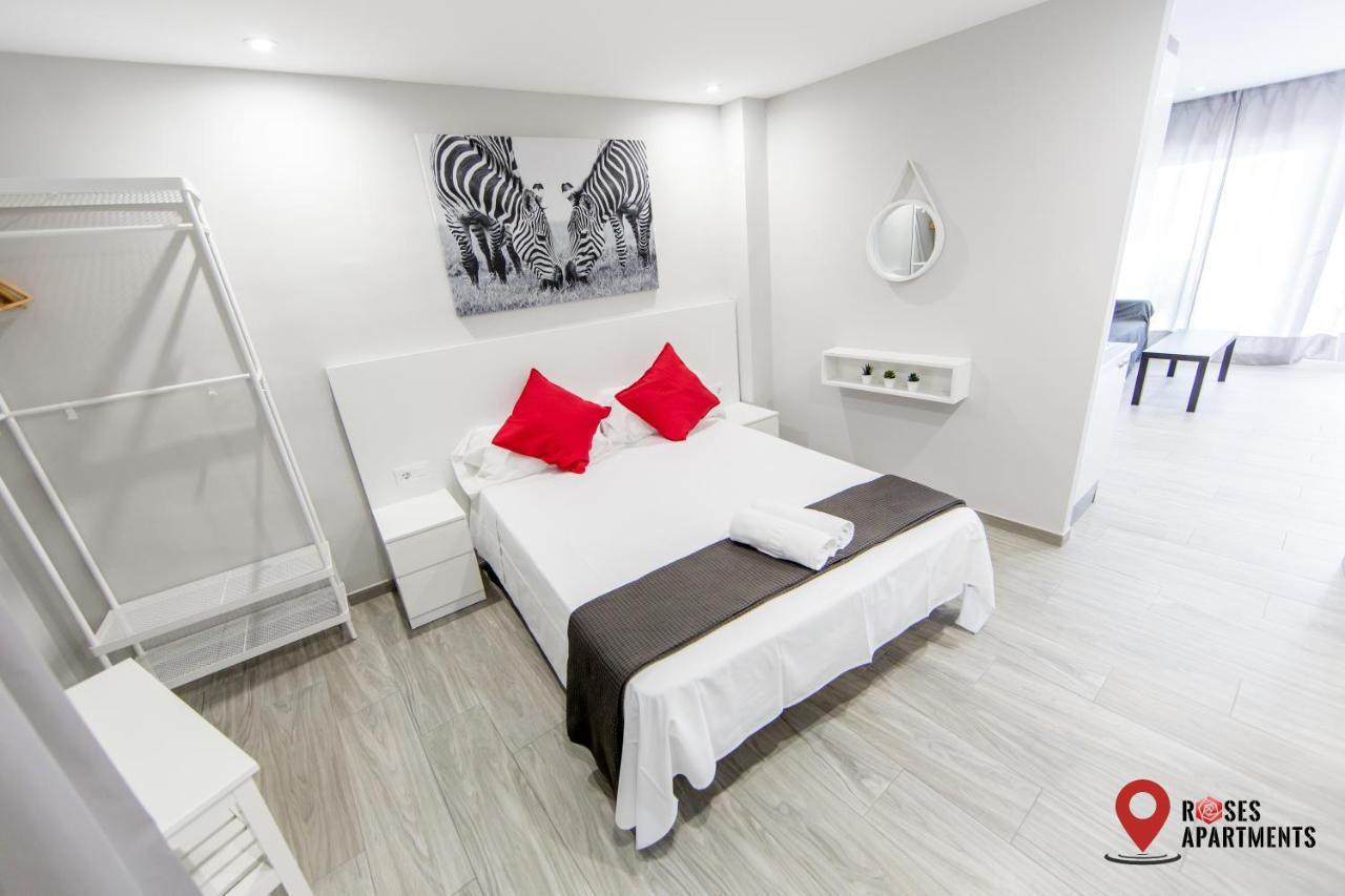 Roses Apartments Red Loft Vista Mar Lateral Bagian luar foto