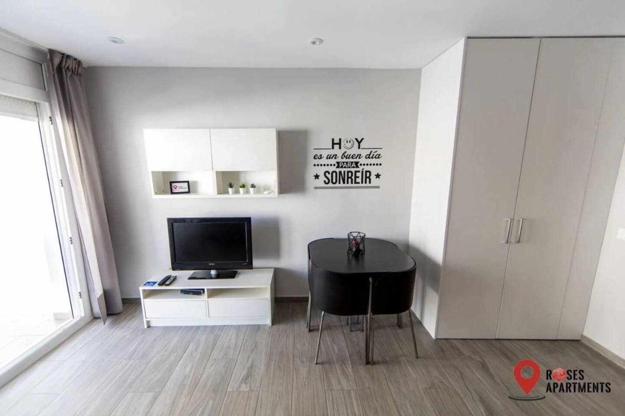 Roses Apartments Red Loft Vista Mar Lateral Bagian luar foto