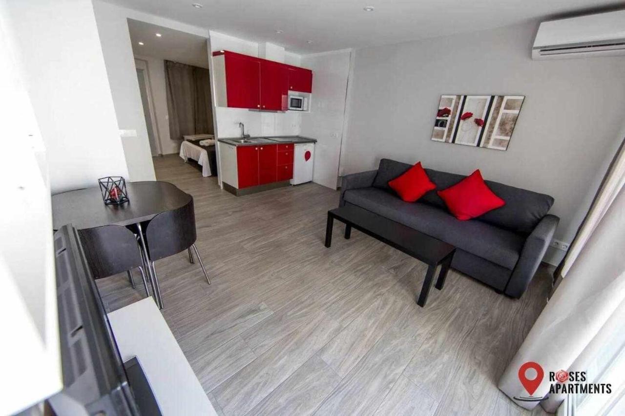 Roses Apartments Red Loft Vista Mar Lateral Bagian luar foto